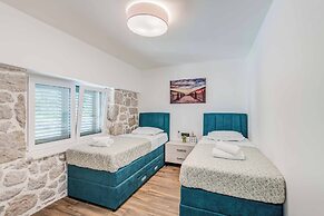 Villa Elegant Stone