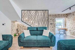 Villa Elegant Stone