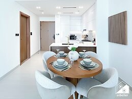 Luxury 1BR Balcony, Pool, Gym Prime Location