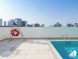 Luxury 1BR Balcony, Pool, Gym Prime Location