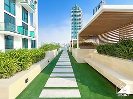 Luxury 1BR Balcony, Pool, Gym Prime Location