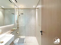Luxury 1BR Balcony, Pool, Gym Prime Location