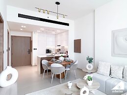 Luxury 1BR Balcony, Pool, Gym Prime Location