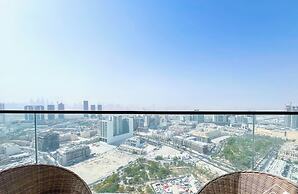 Luxury 1BR Balcony, Pool, Gym Prime Location