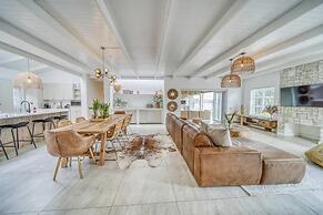 Flamingo Villa Beach Pool Luxury Solar Back Up