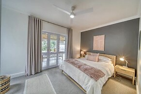 Flamingo Villa Beach Pool Luxury Solar Back Up