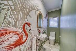 Flamingo Villa Beach Pool Luxury Solar Back Up