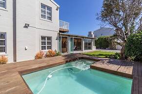 Flamingo Villa Beach Pool Luxury Solar Back Up