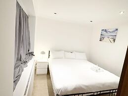 3 Bedroom in Northolt by Stayfolk
