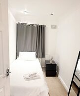 3 Bedroom in Northolt by Stayfolk