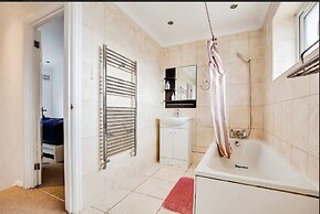 3 Bedroom in Northolt by Stayfolk