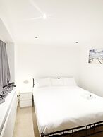 3 Bedroom in Northolt by Stayfolk