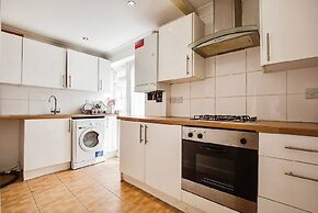 3 Bedroom in Northolt by Stayfolk