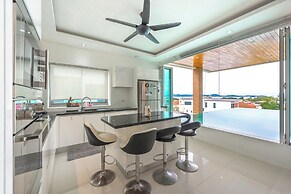 3BR Retreat Sea View V210