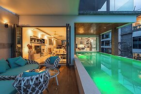 3BR Retreat Sea View V210