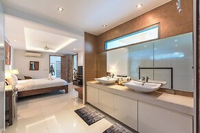 3BR Retreat Sea View V210