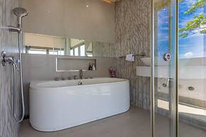 Built on the Beach 4BR 5star Resort V221