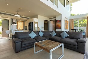 Built on the Beach 4BR 5star Resort V221