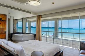 Built on the Beach 4BR 5star Resort V221