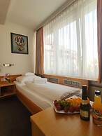 City Hotel