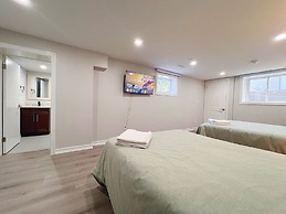 Cozy & Modern Ensuite Basement Rooms - Steps to Subway & Downsview Rog