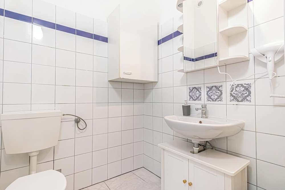 Modern 2BR Apt Longstay Sleeps 5