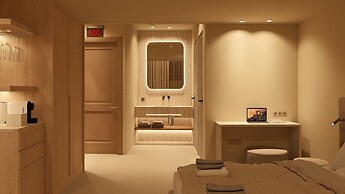 F ZEEN ATHENS – Adults Only
