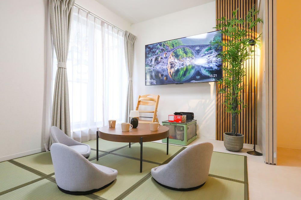 URNA SANDS HOTEL