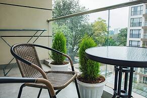 Moonlight Manor by Edmor Suites.