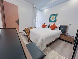 Moonlight Manor by Edmor Suites.