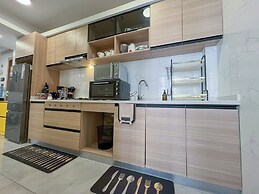 Moonlight Manor by Edmor Suites.