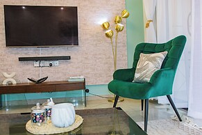 Moonlight Manor by Edmor Suites.