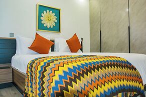 Moonlight Manor by Edmor Suites.