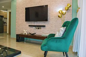 Moonlight Manor by Edmor Suites.