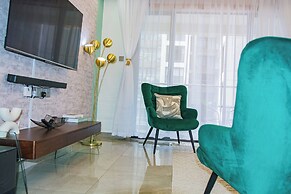 Moonlight Manor by Edmor Suites.
