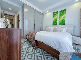 Moonlight Manor by Edmor Suites.