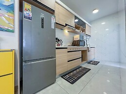 Moonlight Manor by Edmor Suites.