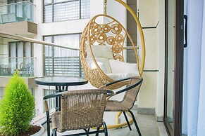 Moonlight Manor by Edmor Suites.