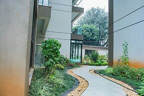 Moonlight Manor by Edmor Suites.