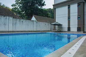 Moonlight Manor by Edmor Suites.