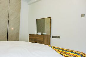 Moonlight Manor by Edmor Suites.