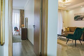 Moonlight Manor by Edmor Suites.
