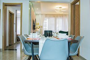 Moonlight Manor by Edmor Suites.