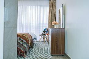 Moonlight Manor by Edmor Suites.