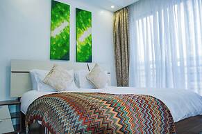 Moonlight Manor by Edmor Suites.
