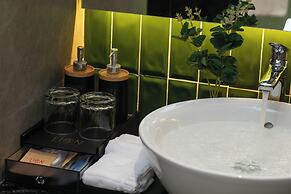 Westlake Lion Boutique Studio & Spa