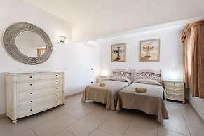 Exceptional 3 Bed Villa Malpas, Sleeps 6, H/pool