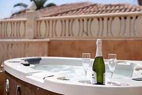 Exceptional 3 Bed Villa Malpas, Sleeps 6, H/pool