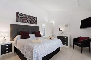 Exceptional 3 Bed Villa Malpas, Sleeps 6, H/pool