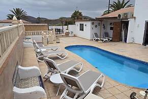 Exceptional 3 Bed Villa Malpas, Sleeps 6, H/pool